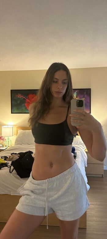 Penny oleksiak image