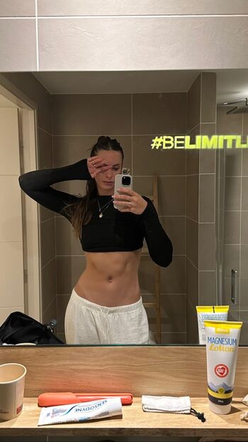 Penny oleksiak image
