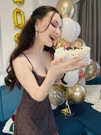 Petite bella page 2 image