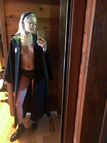 Phoebe bridgers image