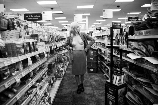 Phoebe bridgers image