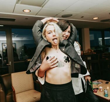 Phoebe bridgers image