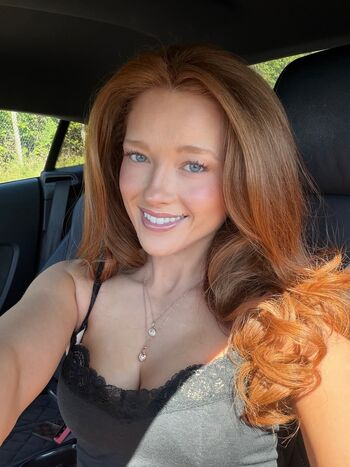 Phoebeisginger image
