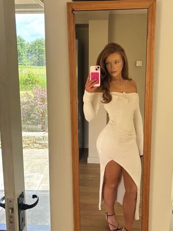 Phoebeisginger image