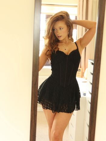 Phoebeisginger image