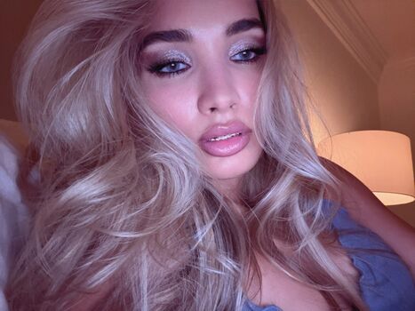 Pia mia perez image