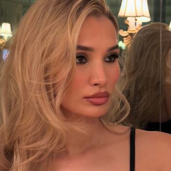 Pia mia perez image