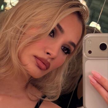 Pia mia perez image