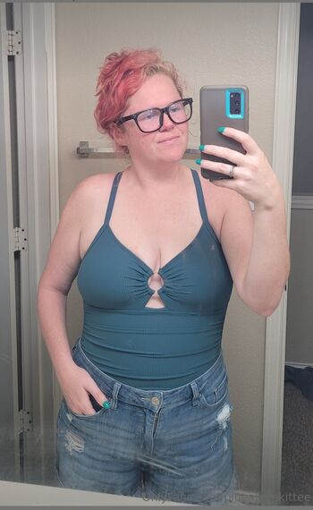 Pineapplekittee milf image