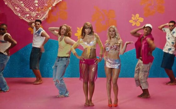 Pinkpantheress page 2 image