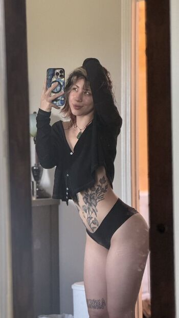 Plzcallmetovi image