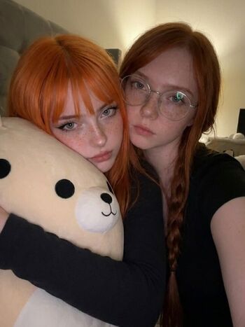 Poppy dolly twins image