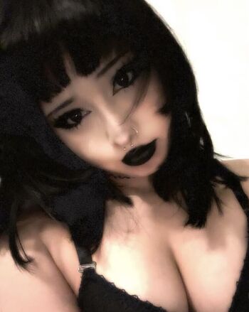 Porcelaindollpieces image