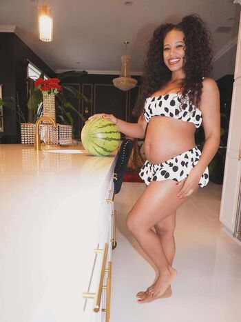 Pregnant celebs image