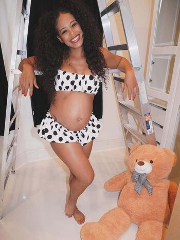 Pregnant celebs image