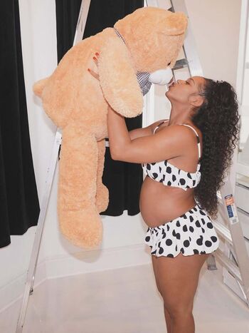 Pregnant celebs image
