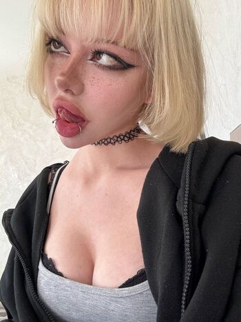 Prettylyriqq image