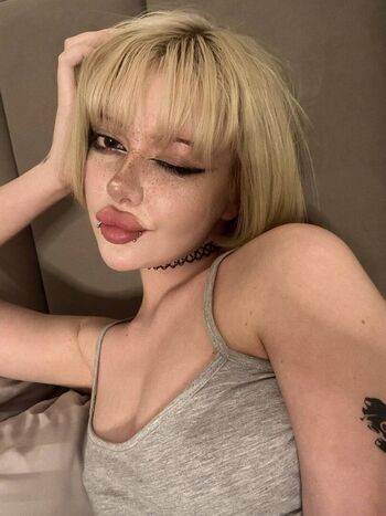 Prettylyriqq image