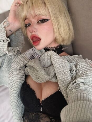 Prettylyriqq image