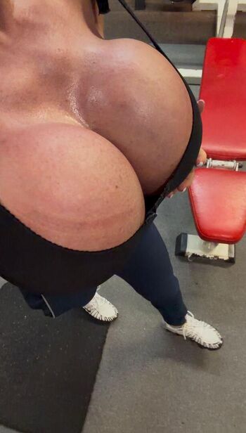 Queenmuscleboobs page 2 image