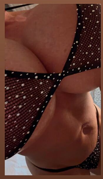 Queenmuscleboobs page 2 image