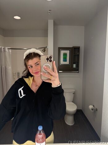 queenpussybossv