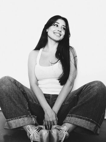 Rabia karaarslan image