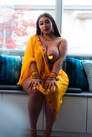 Rakhi gil image
