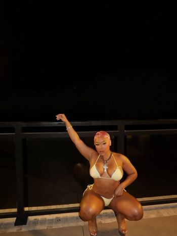 Raven diaz from joselines cabaret image