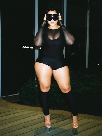 Raven diaz from joselines cabaret image