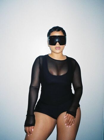 Raven diaz from joselines cabaret image