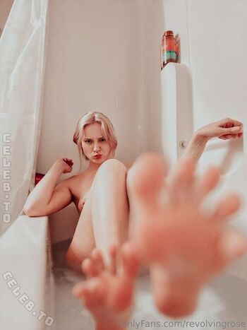 Revolvingrose 1 image