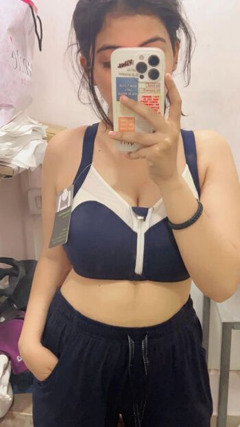 Riya pandey image