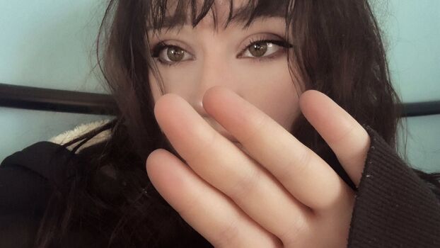 Robyn 1 page 3 image