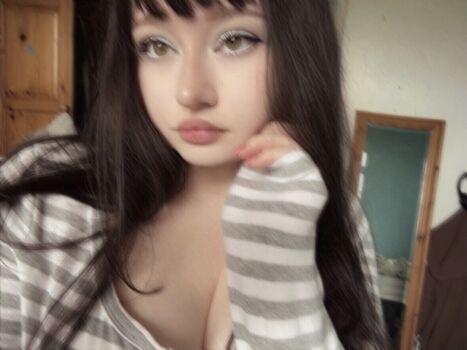 Robyn 1 image