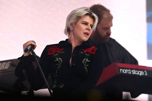 Robyn carlsson image