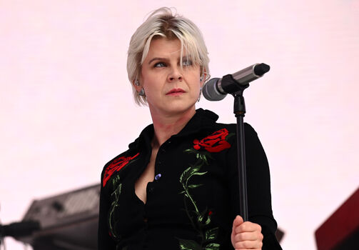 Robyn carlsson image