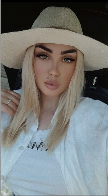 Romanian girls image