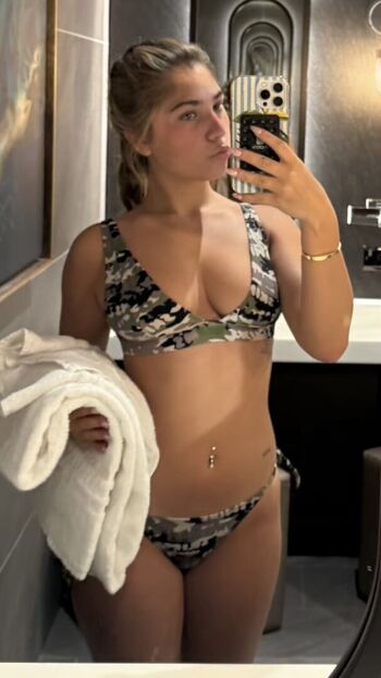 Rosie mcclelland image