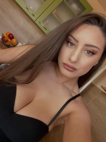 Rossi marinova image