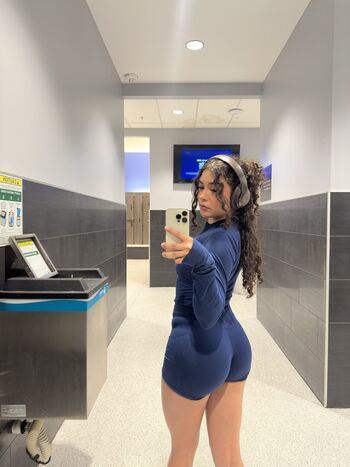 Rosythedime image
