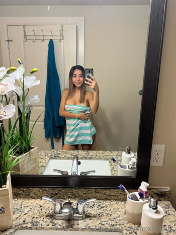 Roxannesims image