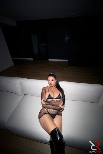 Roxiesin roxiesinner peachescheeks urarabgf page 2 image