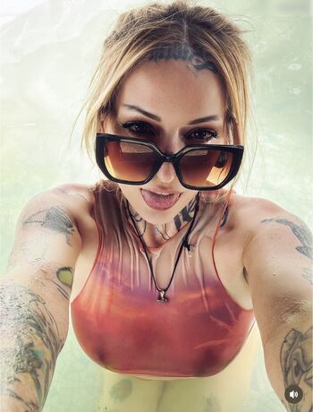 Roxy wayne image