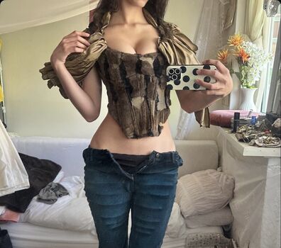 Saana mirzaie image