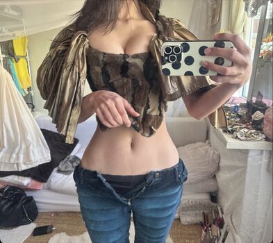 Saana mirzaie image