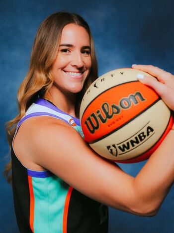 Sabrina ionescu image