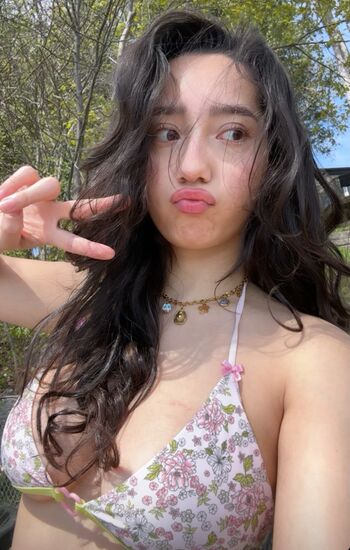 Sabrina pezeshkian image