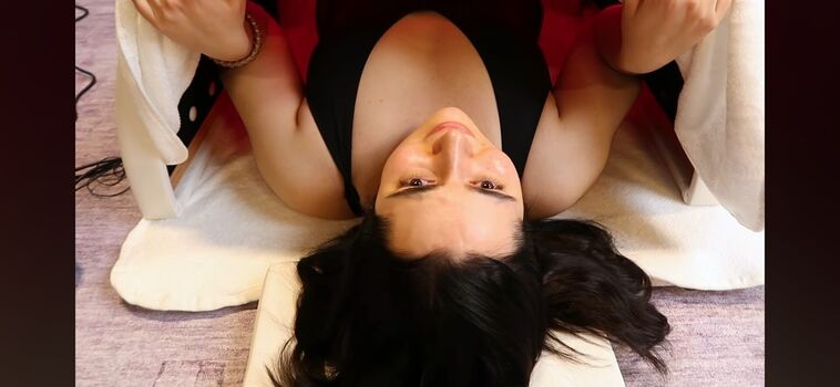 Safiya nygaard image