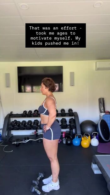 Saira khan image